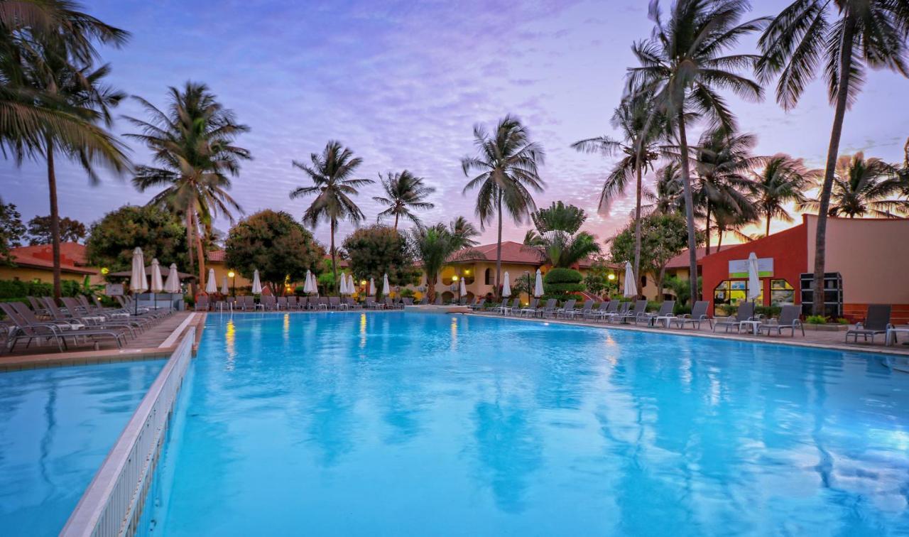 Ocean Bay Hotel & Resort Bakau 外观 照片