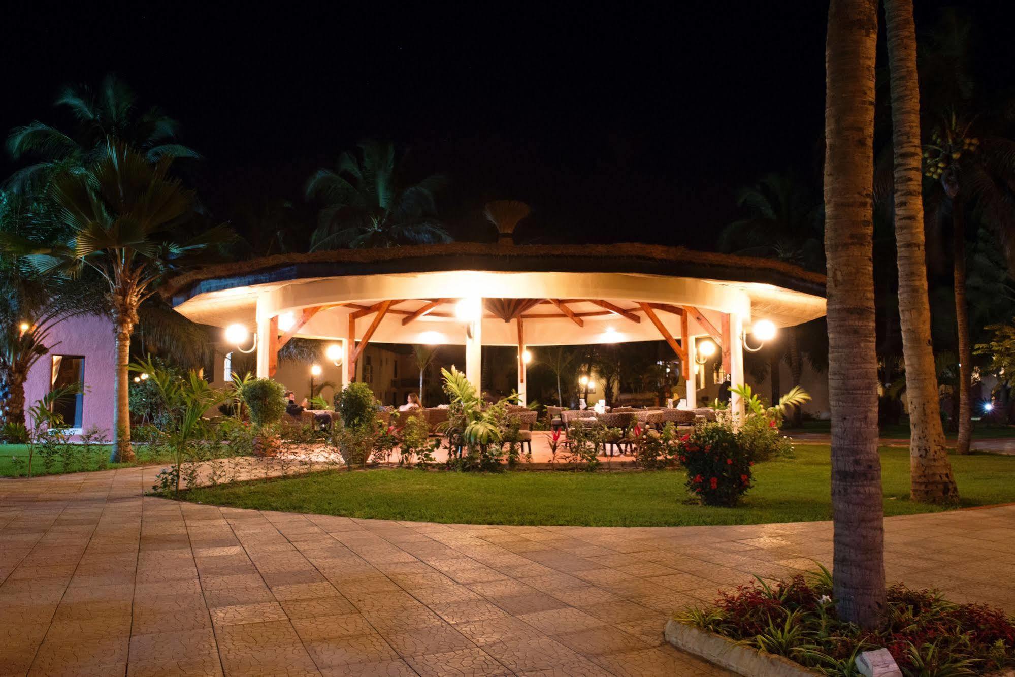 Ocean Bay Hotel & Resort Bakau 外观 照片